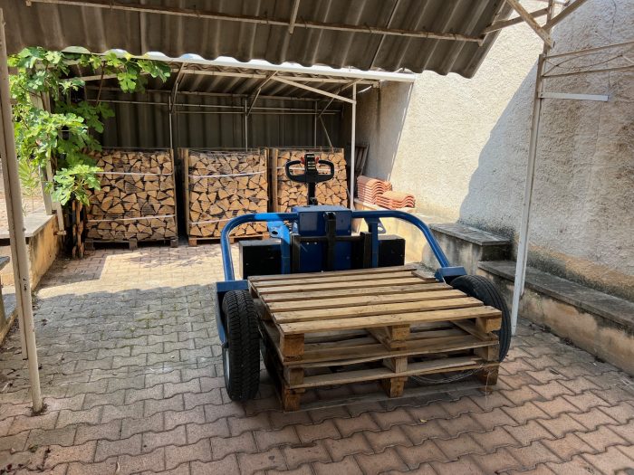 Brennholztrockner 40 cm trockene Hartholzpalette, bereit zum Brennen — Foto 3